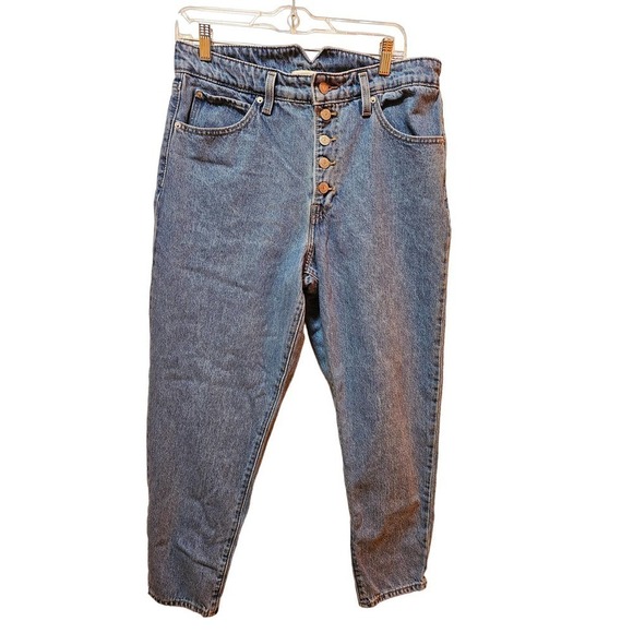 Levi's High Waist mom jeans. 31. L:27 Front buttons. Comfy. Stylish. Casual - Picture 1 of 8